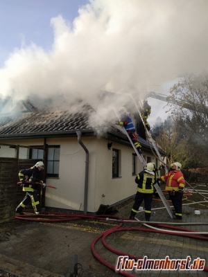 Dachstuhlbrand in Elmenhorst Lange Reihe 03.12.2019_12